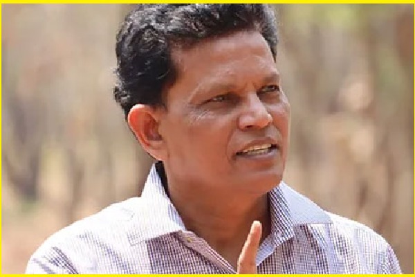 Former Collector Murali Akunuri Fires On Bhupalapally SI
