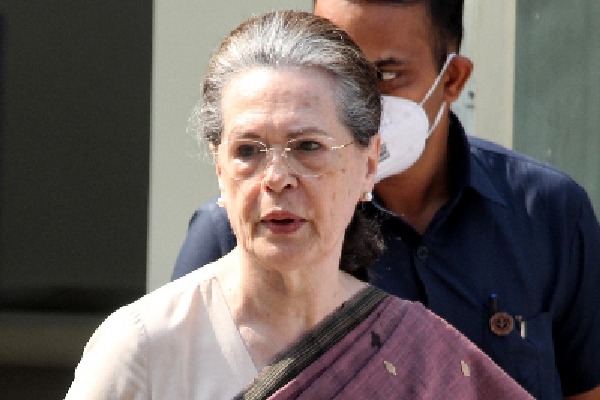 Sonia Gandhi to attend President's address as Congress leaders stuck in Srinagar