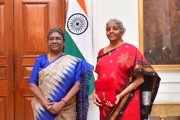 Nirmala Sitharaman met President Draoupadi Murmu before Budget 