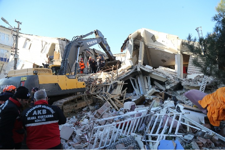 7.8-magnitude quake kills over 125 in Turkey, Syria