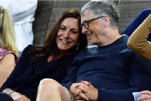Bill Gates dating Paula Hurd