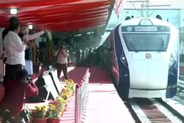 PM Modi inaugurates two Vande Bharat trains in Mumbai 