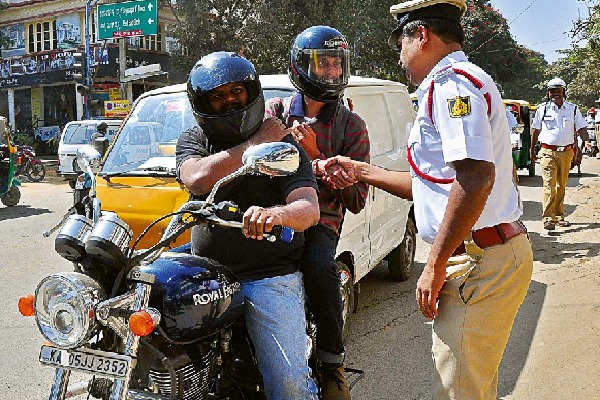 New Traffic Rules Big news Now 2000 challan will be deducted even when wearing a helmet