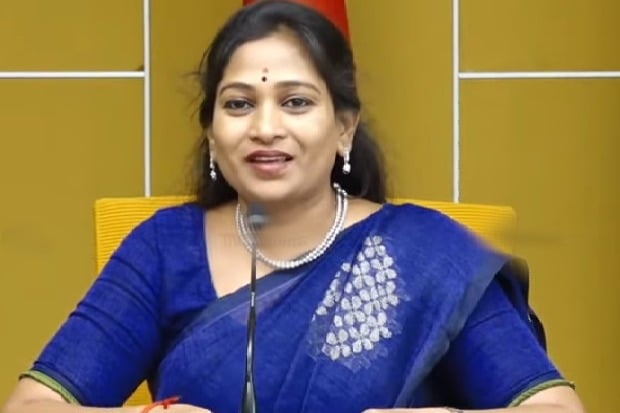 Vangalapudi Anitha fires on minister Roja 