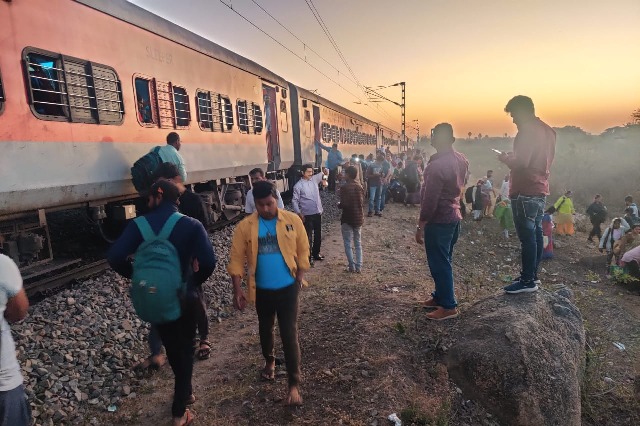 Godavari express derailed at Ghatkesar 