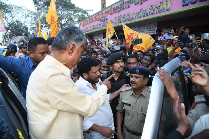 Chandrababu arrives Anaparthi by walk after police restrict him 