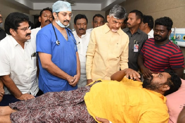 chandrababu meets injured tdp personnel in anaparthi