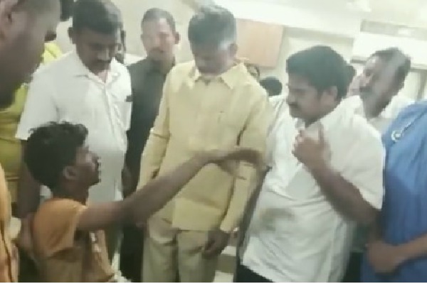 Chandrababu visits injured party workers 