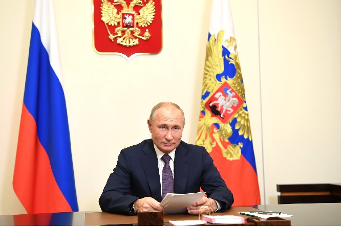 Vladimir Putin addresses Russian parliament 