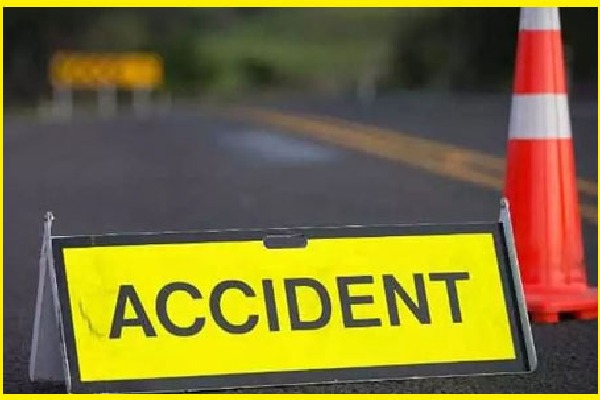 11 killed in collision between truck and pickup van in Chhattisgarh