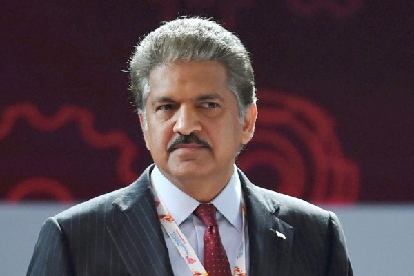 Anand Mahindra shares road design that regulates traffic without traffic signals