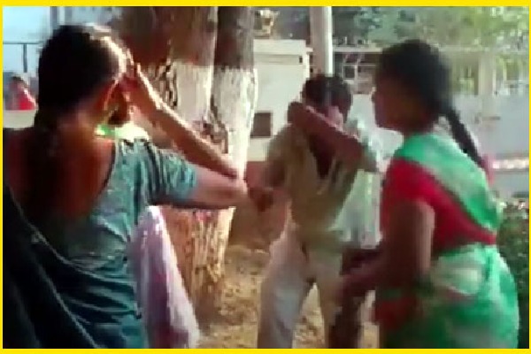 Gannavaram volunteer attacked by bride relatives 