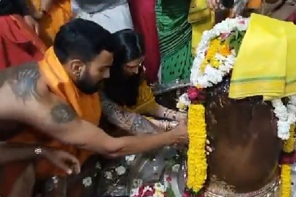 KL Rahul and Athiya performs prayers at Mahabaleshwar temple 