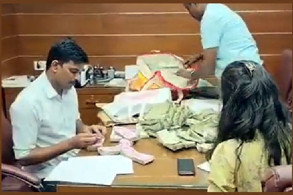 Karnataka BJP MLAs son caught taking Rs40 lakh bribe 