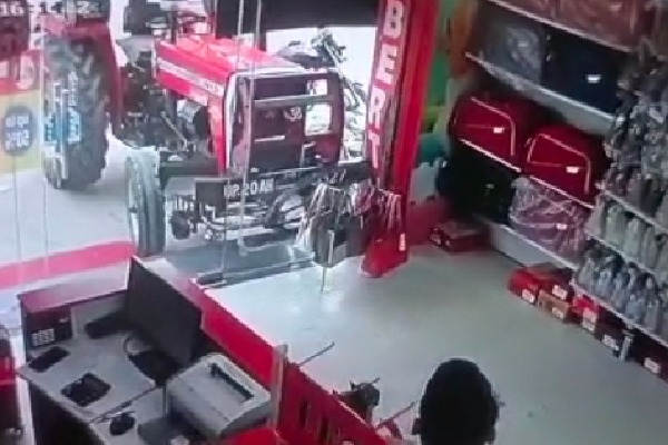 Viral video shows tractor starting on its own entering shop in UPs Bijnor