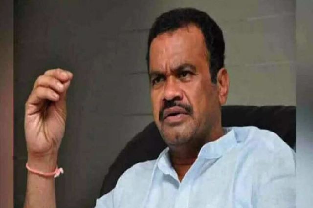 bhuvanagiri mp venkat reddy lodged a complaint at the banjarahills police station