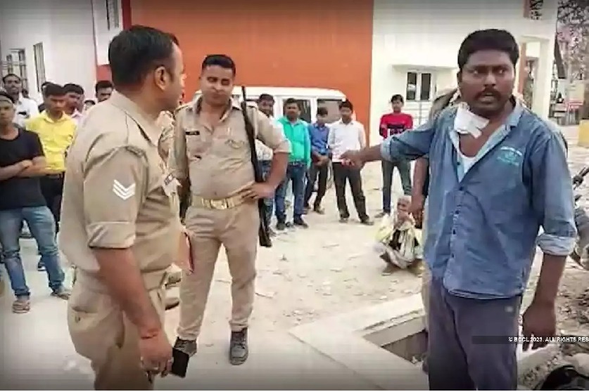 Hardoi prisoner fearing encounter takes oath from police in hospital