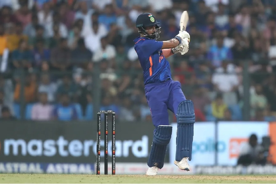 1st ODI: Rahul's superb knock, Shami, Siraj bowling help India overcome Australia by 5 wkts