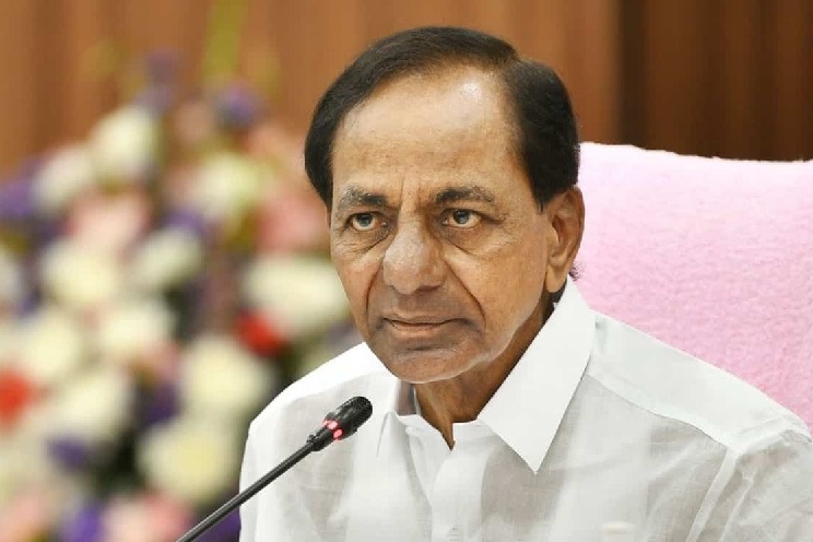 CM KCR announces for 5 lakhs exgratia for families of victims died in swapnalok fire accident 