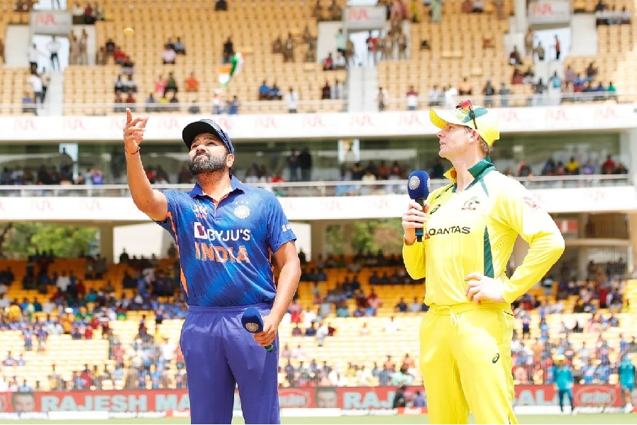 3rd ODI: Warner back as Australia win toss, elect to bat first against India in series decider
