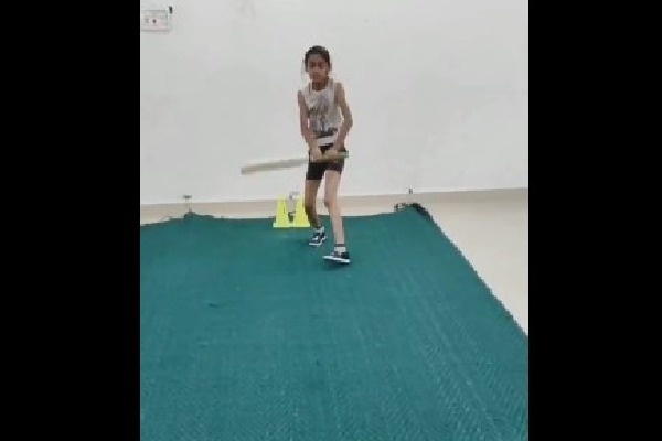 Railway minister Ashwini Vaishnaw shares video of girl playing cricket Twitter is super impressed