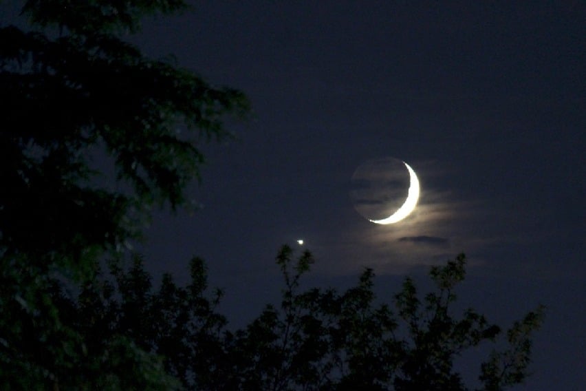Almost chandrabindoo Rare Moon Venus conjunction leaves Twitter in awe Did you see it