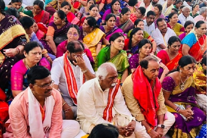 Thousands watch Sitarama Kalyanam at Bhadrachalam temple