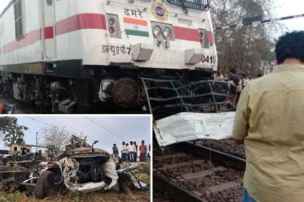 Duranto Express Collided Bolero Vehicle at Bhimadole Junction