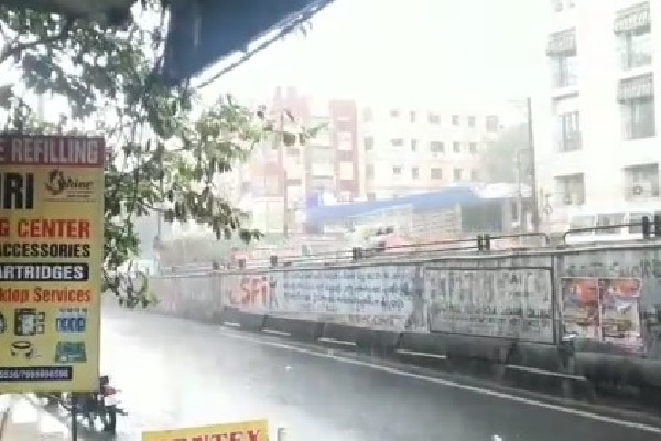 Rain and hailstorm lashes Hyderabad 