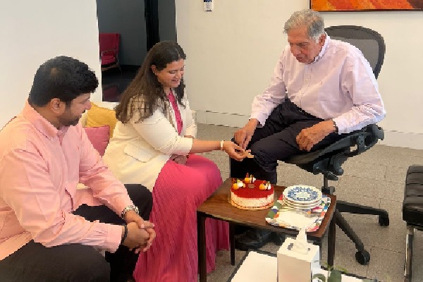 Kesineni Swetha celebrates her birthday in Ratan Tata residence 