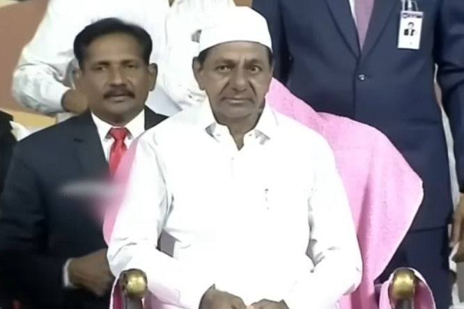 CM KCR attends Iftar in Hyderabad 