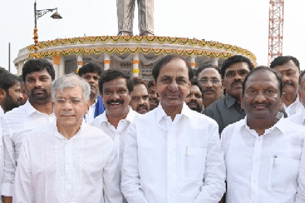 Prakash Ambedkar hopes Telangana will demand Hyderabad as second capital
