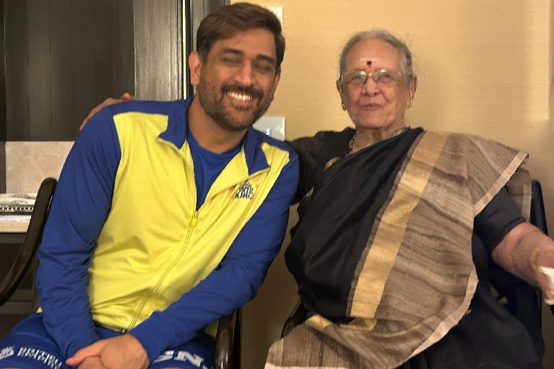 Khushbu mother in law met Dhoni 