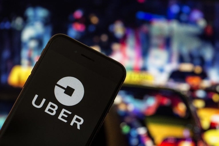 uber accused of increasing prices when users phone battery is low
