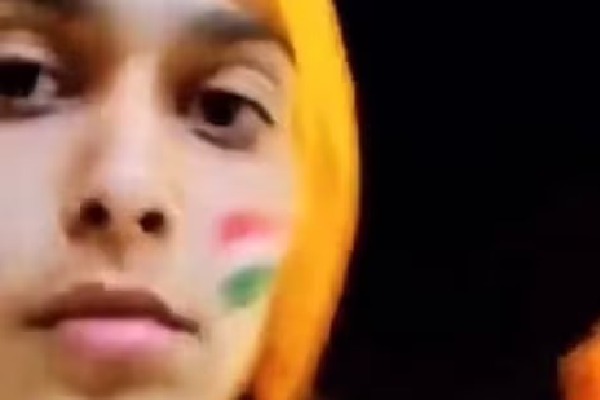 Girl with Indian flag painted on face denied entry into Golden Temple