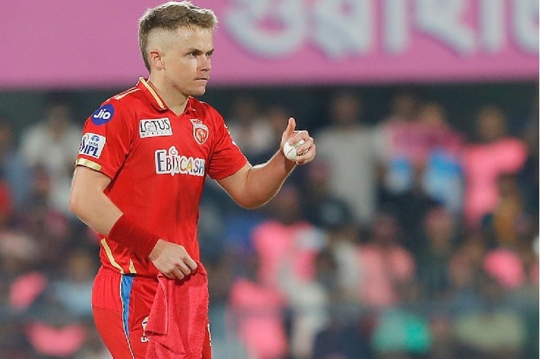 18 crore wont buy you experience Sehwag launches brutal attack on Sam Curran after PBKS defeat to RCB