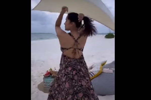 Rashmi Gautam beach video