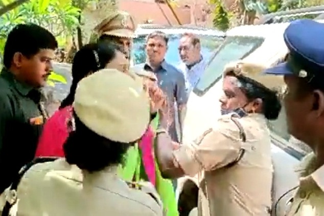 After Sharmila, her mother Vijayamma too slaps cop