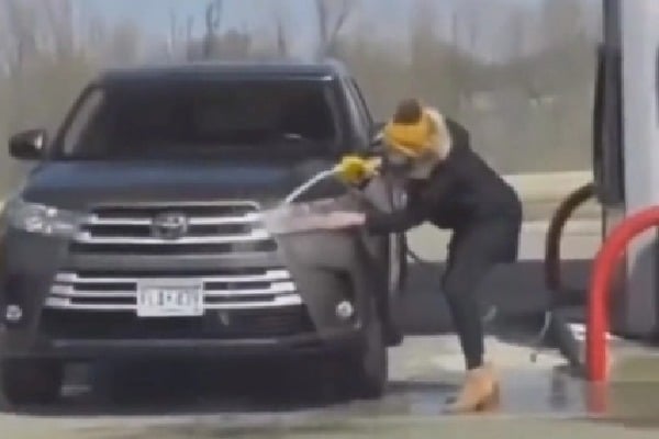 women washes car with petrol netizens stunned