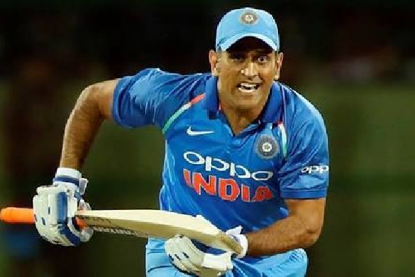 ChatGPT analyses Dhoni batting and fielding setup plans 