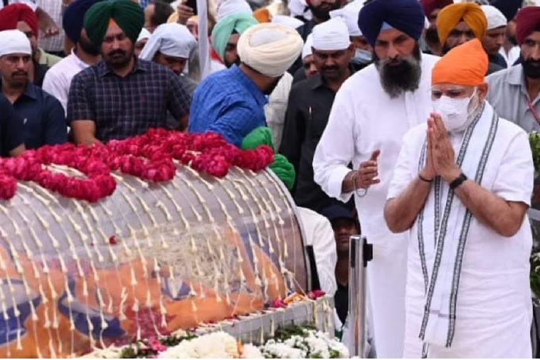PM Modi pays last respects to Akali Dal patriarch Parkash Singh Badal in Chandigarh
