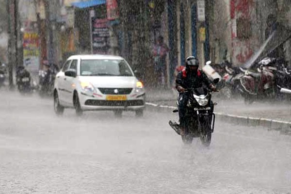Heavy Rain shattered in Hyderabad 