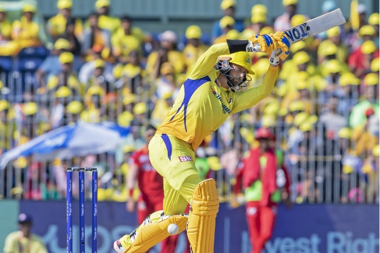 CSK starts innings with brisk pase 