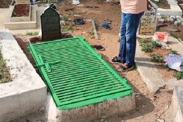 'Grave truth': Viral picture of padlock on grave from Hyderabad, not Pakistan