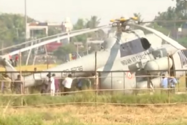 Modi escort helicopter stuck in mud at Sindhanur 