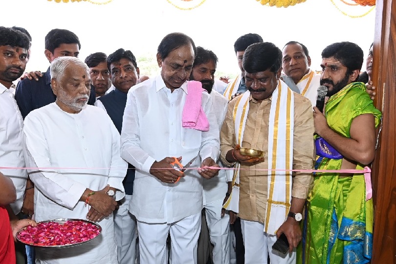 KCR inaugurates BRS central office in Delhi