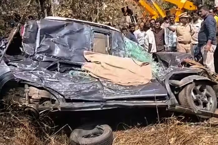 11 killed in collision between car and truck in Chhattisgarh