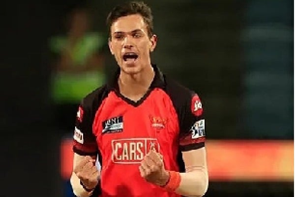 SRH scalps 2 wickets as after KKR won the toss and elected bat first 