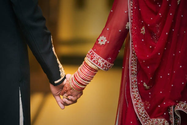 Independent candidates in Karnataka assembly elections gives assurance to marriages 
