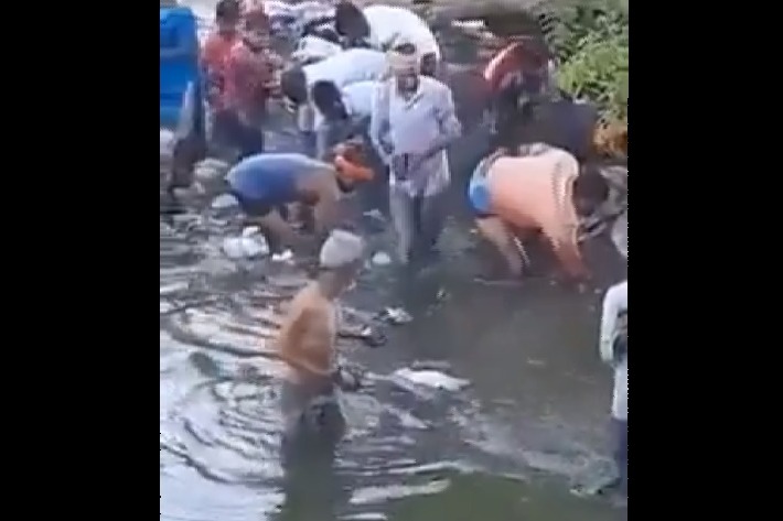 People Seen Walking Through Drain In Bihar Town To Collect Notes